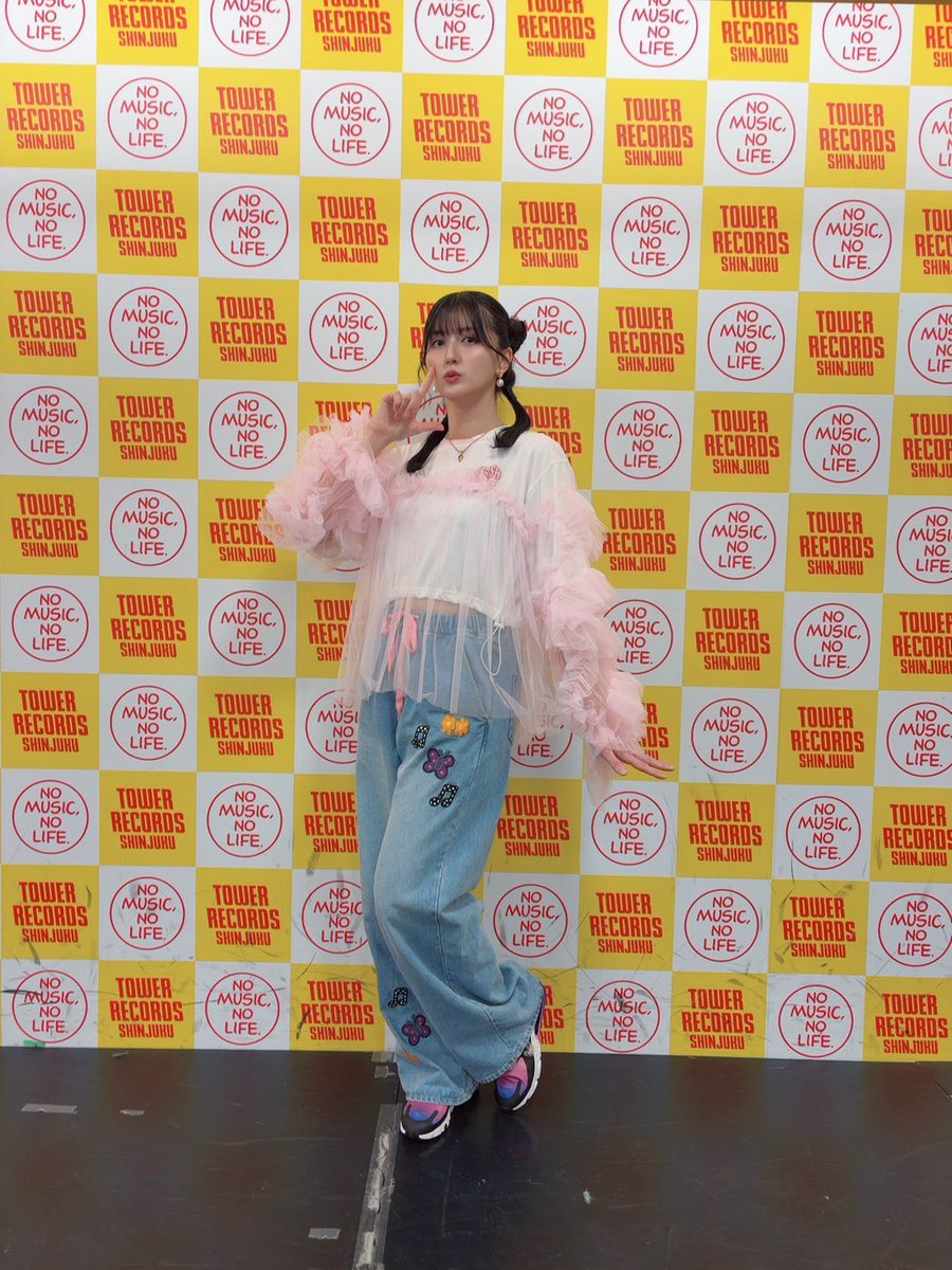 KomagataYuri's tweet photo. 「Aim High！〜恋はFPS〜」
リリースイベント無事終了しました🔫

新曲いかがでしたでしょうか？🫶
また本日お撮りいただきました動画は
SNS投稿OKです！
#駒形友梨リリイベ261012 をつけて
ぜひ感想もお願いします🙇‍♀️

次回は10/28 ネットサイン会になります✍️
詳細のお知らせを今しばらくお待ちください。