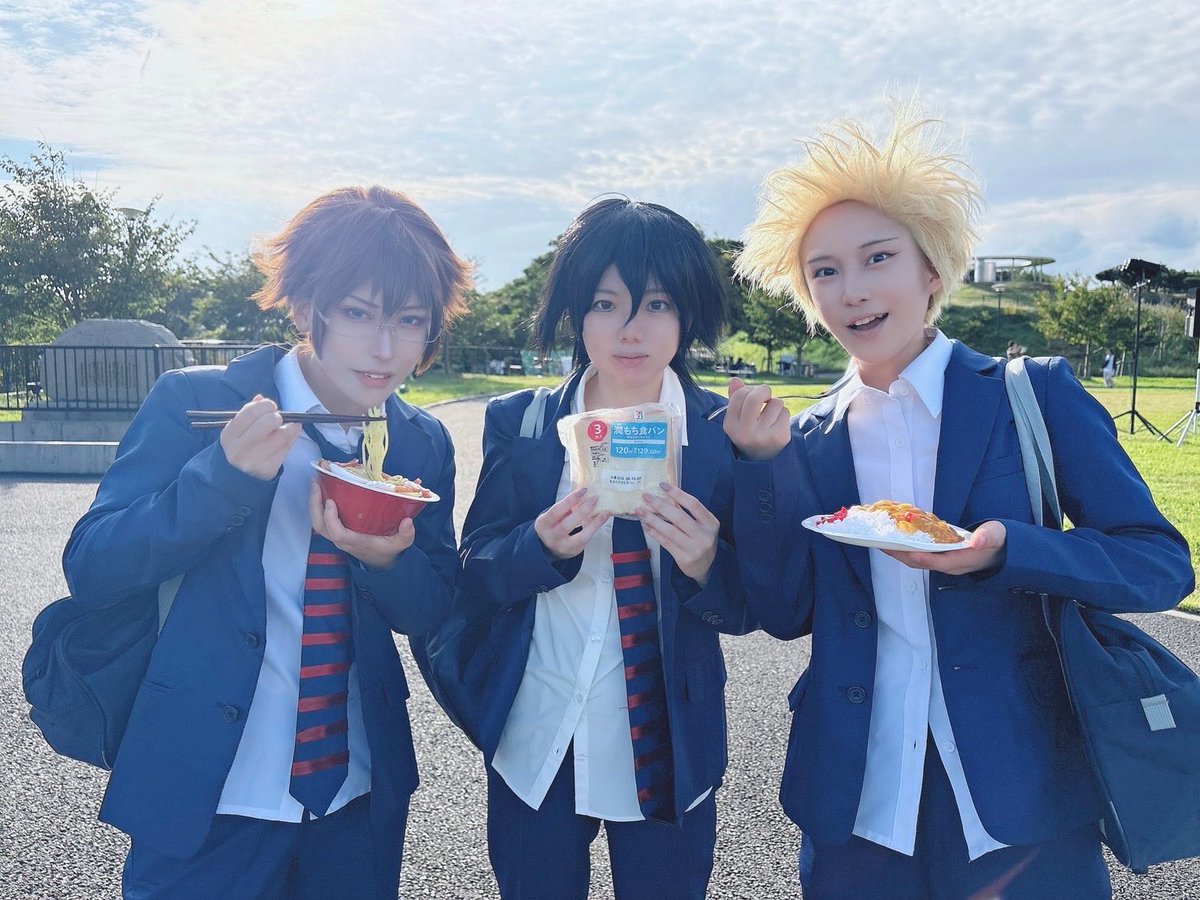 7LUNaW's tweet photo. こちらも念願の男子高校生の日常三馬鹿で外ロケでした〜！快晴のなか皆に助けてもらいつつ色々回ることが出来ました☀️

ありがとうございました🏃🏃🏃💨 https://t.co/HGXw1UPRxm