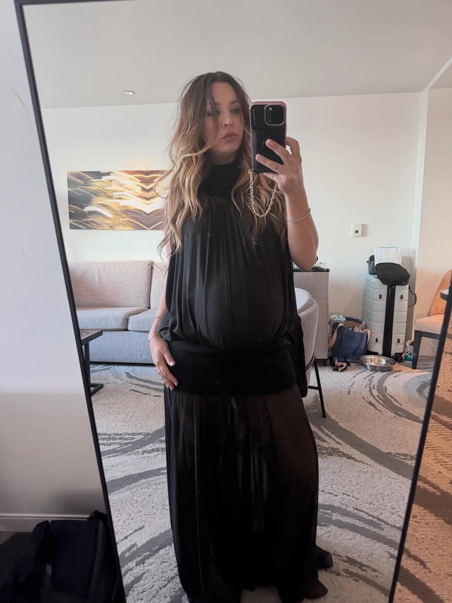Kaleycuoco17944's tweet photo. #trending #viral #onemilionviews #kaleystyle https://t.co/QqOaWrbpvf
