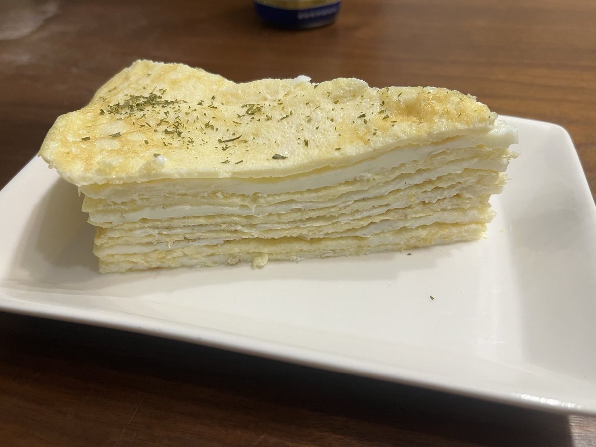 Ko_874's tweet photo. ケーキ食いたいなあってゆったら卵白ミルフィーユ出てきた...

😘、ヒョロガリでごめん❗️ https://t.co/tMZFmaTOsl
