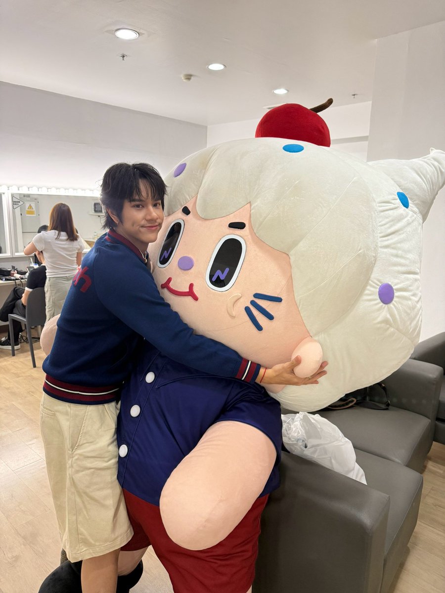 NILKNHAKE_'s tweet photo. ขอบคุนอุนยายทิมาหาป๊ากะเนคคับ พ่กเรามานเท่มาก รักกมากกคับป๋มมม ❤️🍒 
#GMMTVFANIVAL2026HappyFamilyxNanon  
#NILKNHAKE https://t.co/bHcaSUbNcu