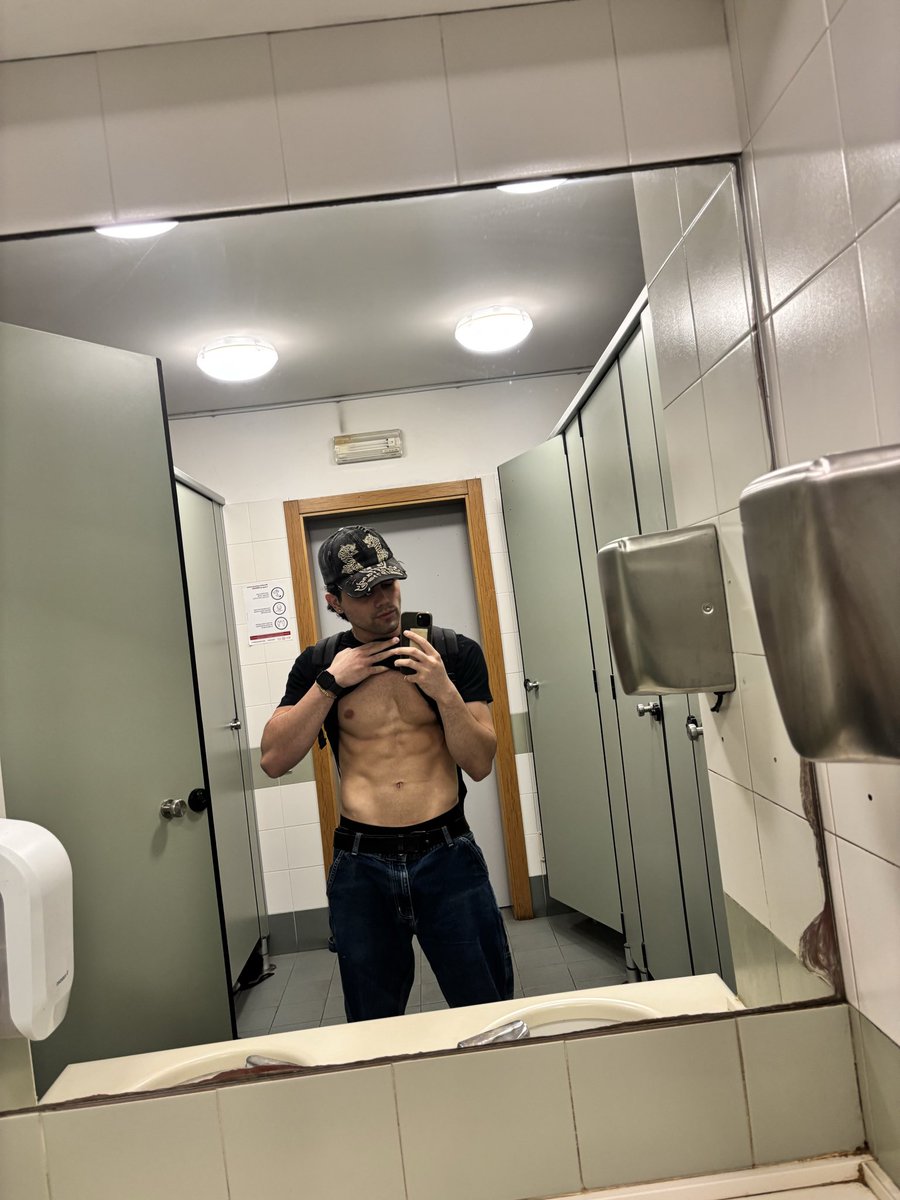 MdBuildby's tweet photo. At University 💪🏫📩 #master #slave https://t.co/BGI92ADsoo