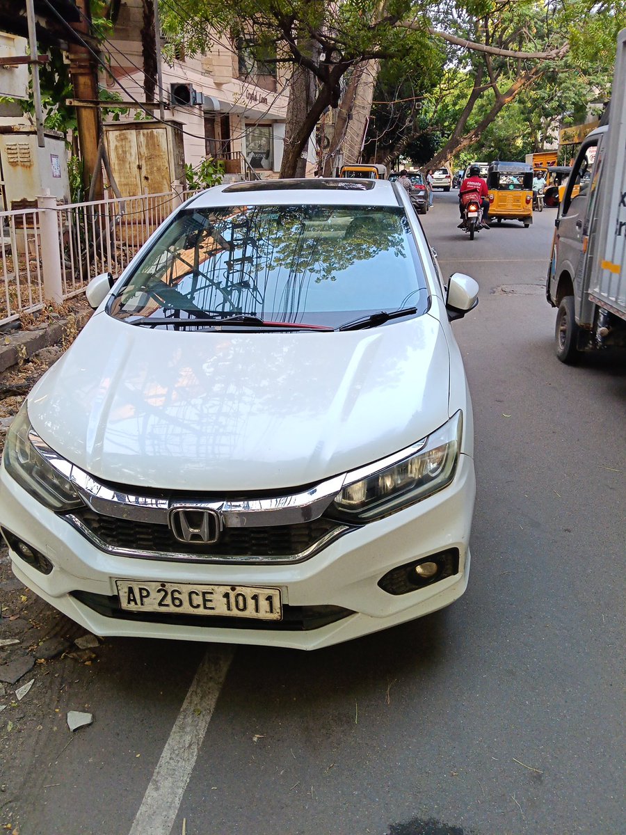 sathya201011's tweet photo. Wallace garden 2rd street obstruction and no parking sir very distrbence take action sir 
@ChennaiTraffic https://t.co/9LBMRCJlfu