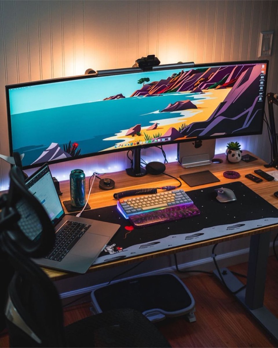 lodtechsetups's tweet photo. 💻 What's your favorite part of this setup❓Rate it 1 - 10
📸via: @tjpinkush
#desksetup #gamingsetups #officedesign #minimalism #minimalsetups #deskgoals #setuptour #officeinspo #workspaces #cleansetupp https://t.co/a1DgzskhdV