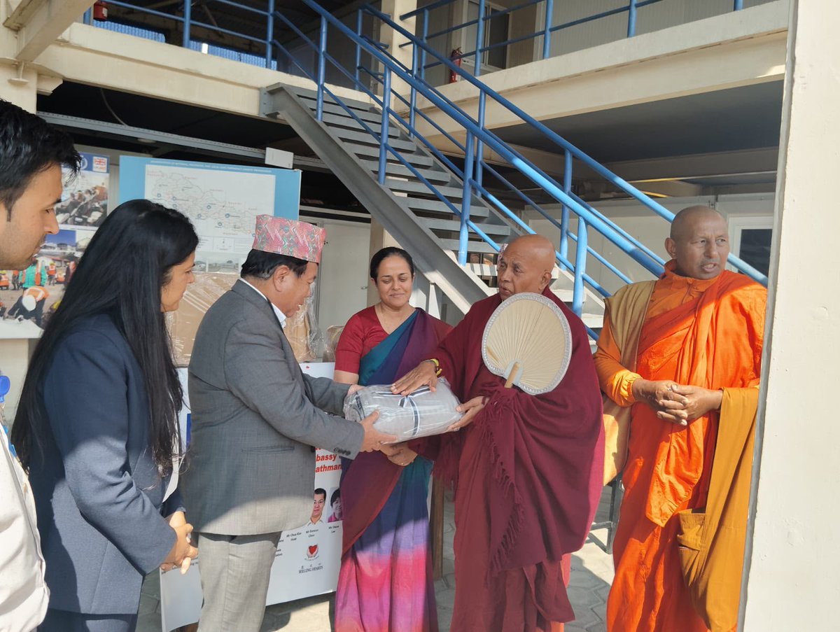 SLinKathmandu's tweet photo. Ven. Gunaratana Thero of Mahakaruna Buddhist Society, Singapore handed over school stationery to Hon. Minister Mahabir Pun for students affected by the recent Bhotekoshi floods. The handover was facilitated by @SLinKathmandu 

#lka #DiplomacyLK https://t.co/TmGZXScIBX