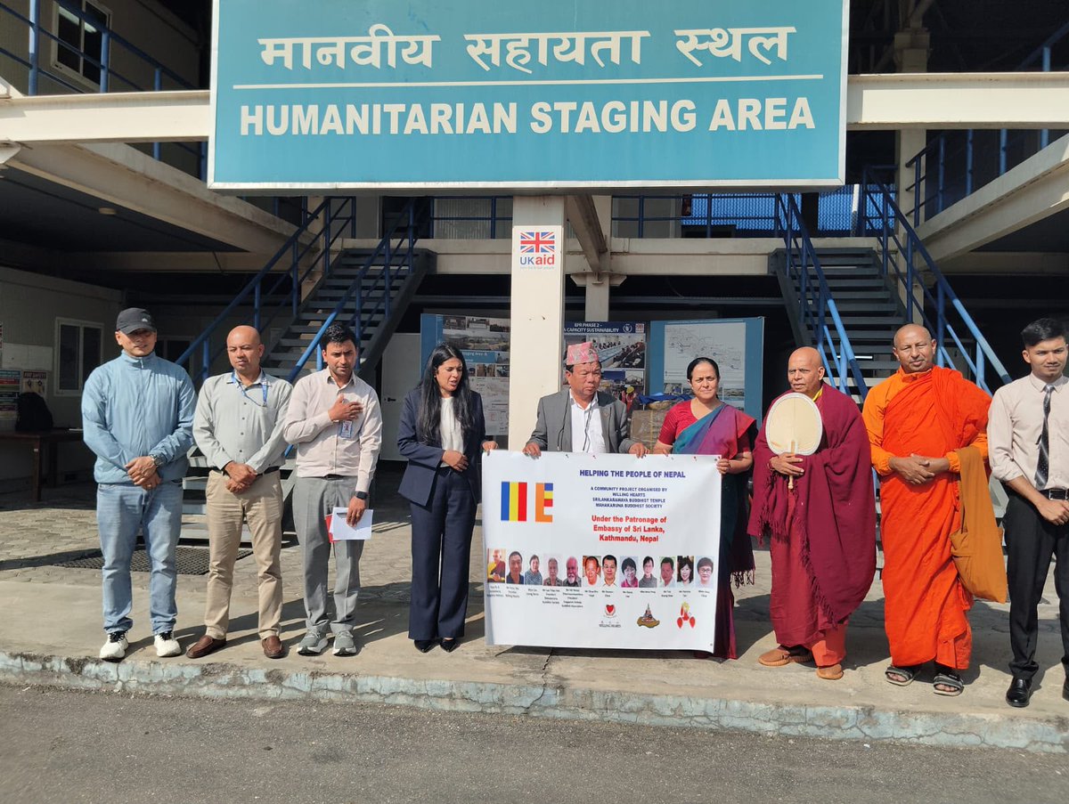 SLinKathmandu's tweet photo. Ven. Gunaratana Thero of Mahakaruna Buddhist Society, Singapore handed over school stationery to Hon. Minister Mahabir Pun for students affected by the recent Bhotekoshi floods. The handover was facilitated by @SLinKathmandu 

#lka #DiplomacyLK https://t.co/TmGZXScIBX