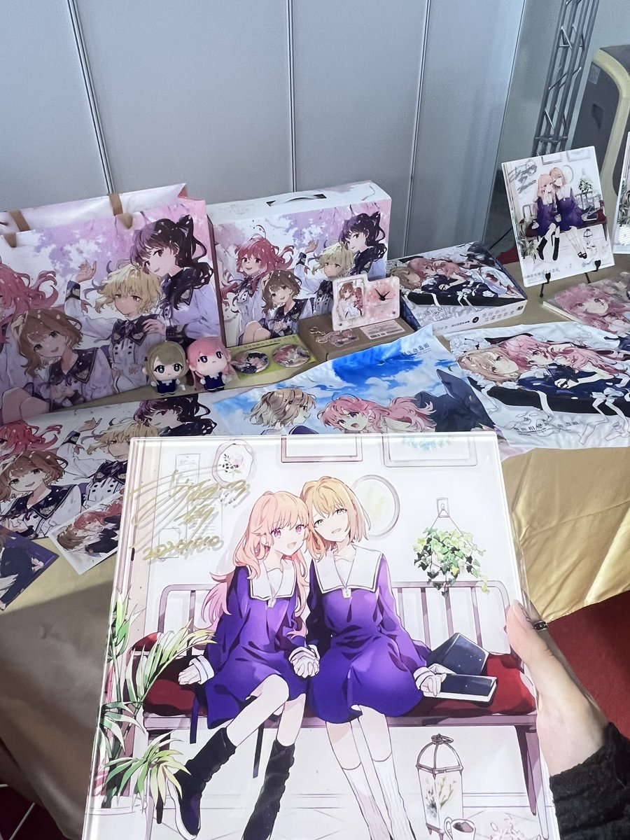 chigiri_04's tweet photo. あおのなち先生@aooont 、台湾でサイン会ありがとうございます！200人分のサイン本当にお疲れさまでした

短い時間だったけど、伝えたかったことも見せたかったものも全部先生に届けられました✊ 悔いはありません！

また台湾に遊びに来てくださいね
(՞･֊･՞)𐔌՞･·･՞𐦯

#きみが死ぬまで恋をしたい https://t.co/c1yMrw0h95