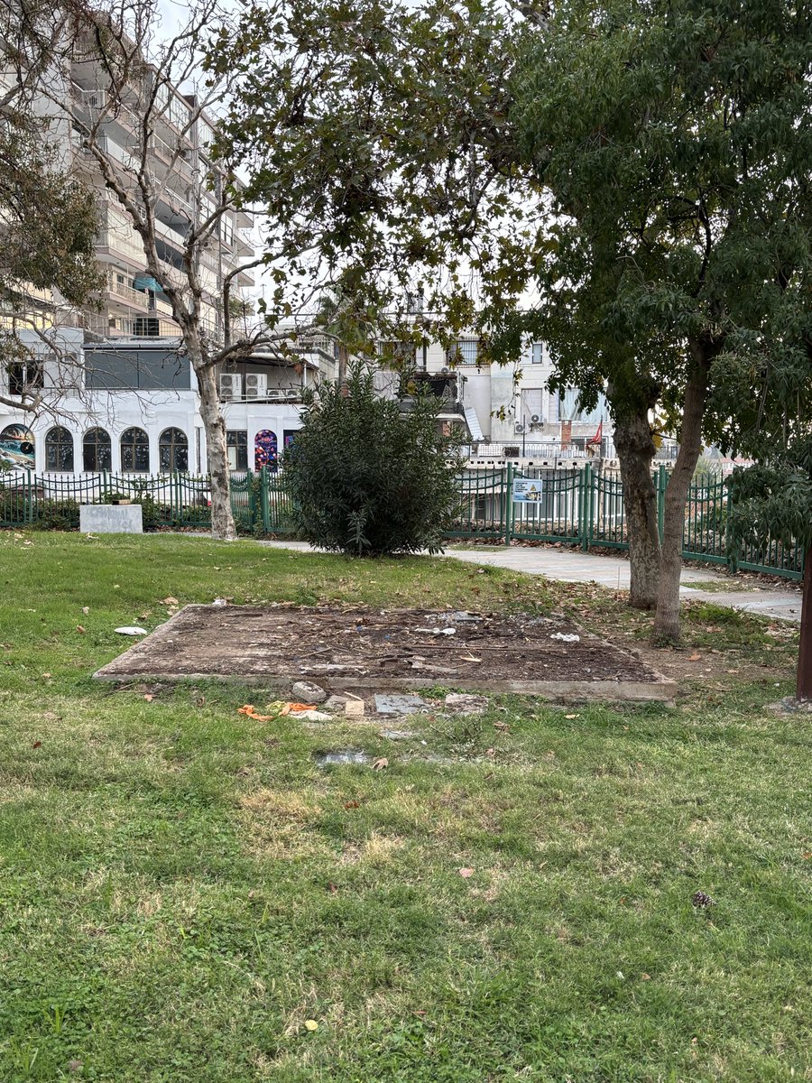bebekkedi's tweet photo. Çarşamba günü Yavuz Özcan Parkı'nda bulunan kedi evi kaldırılmıştır. Burası, sokak hayvanlarının son sığınağıydı
#YavuzÖzganParkı #kedi #KediEvi 
#SokakHayvanlar #HayvanHakları 
#Antalya 
#KatliamYasasınaHayır https://t.co/bkJibFCkch
