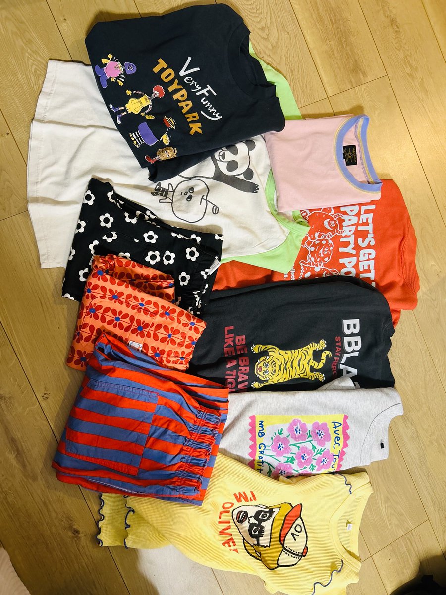 wotasyou's tweet photo. 今日の購入品
私がきたいw
大人用の派手なの売ってくれ😭✨

可愛すぎ〜💕 https://t.co/4jCd5LoU5z