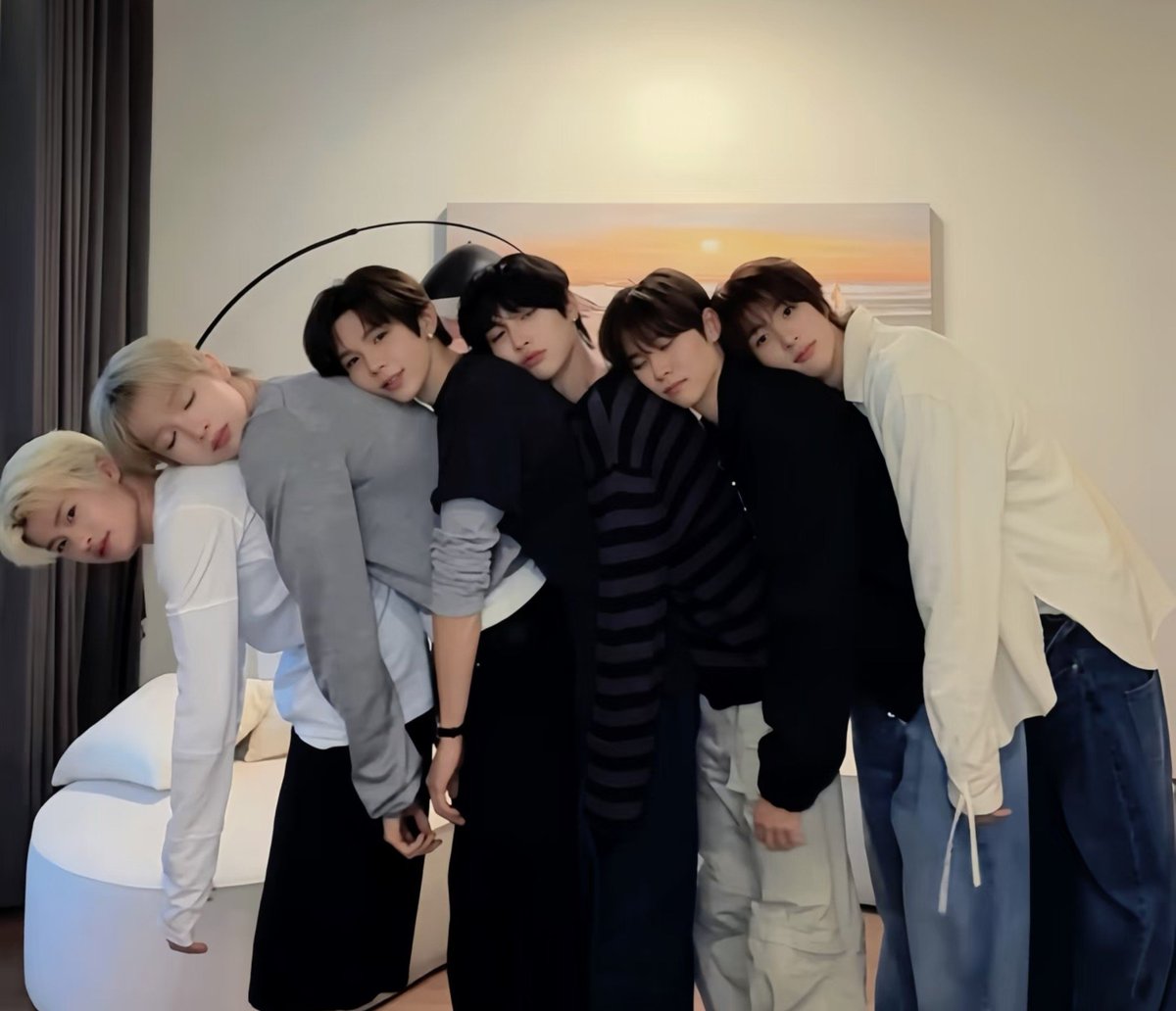 photocard_riize's tweet photo. HI BRIIZE!!! LET'S VOTE FOR MAMA 

Repost and reply

1 repost = 1 vote
1 reply = 1 vote

I vote for #RIIZE on #2026MAMAVOTE https://t.co/Uh6NEwhTBz