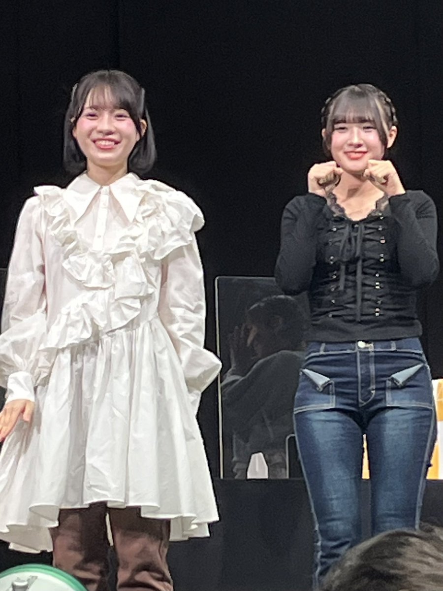 Qanzaghi's tweet photo. @SKE48_13kisei_ はるる、ありがと〜
はるるに伝えたかったことは
30秒で伝えたから💌

これからも頑張ってね👍

はるるとりんかちゃん

#聖遙花
#宮本倫花 https://t.co/Y21RHEQyvk