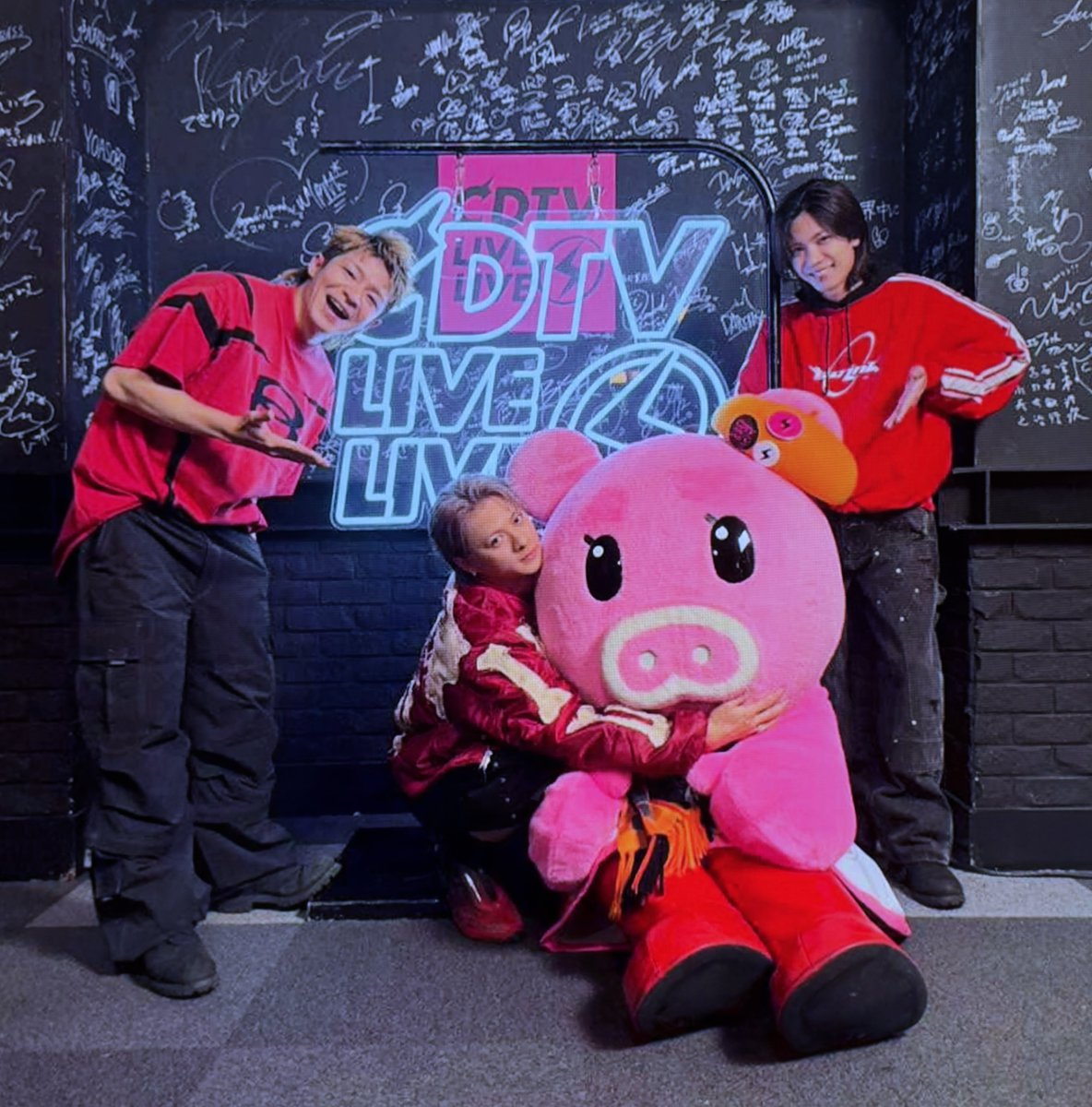 ALLFORSHO's tweet photo. #Number_i_CDTV
#CDTV dボタン⏺ #Number_i 🎀 https://t.co/mb2Zw306iE