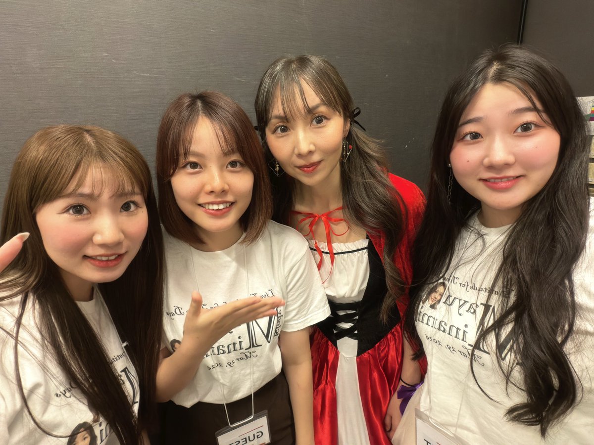 MinamiW126's tweet photo. 昨日は娘と姪っ子がお手伝いに来てくれました~✨☺️

私のヘアメイクは娘たちが準備してくれました！

いつもありがとう💛
#アイドルハロウィンオンステージ2026 https://t.co/QeXD6TYhcI