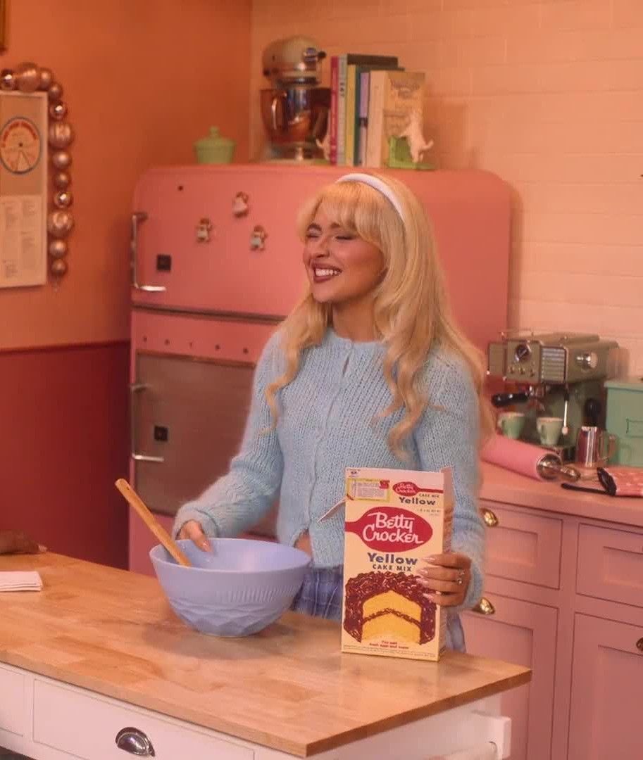 gemsgoodgraces's tweet photo. if cinderella were a person https://t.co/yxLZFzpbkB