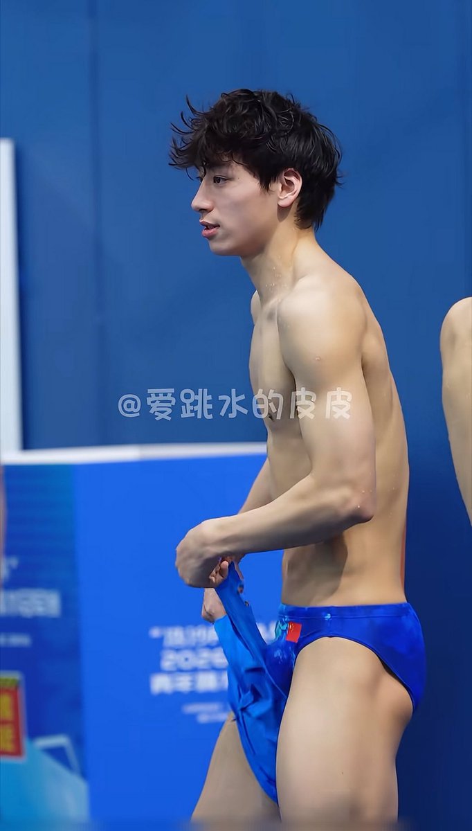 khoapham0210's tweet photo. Yan Xin bộ môn nhảy cầu, body anh ấy như tạc tượng. https://t.co/qJYRewgpHn