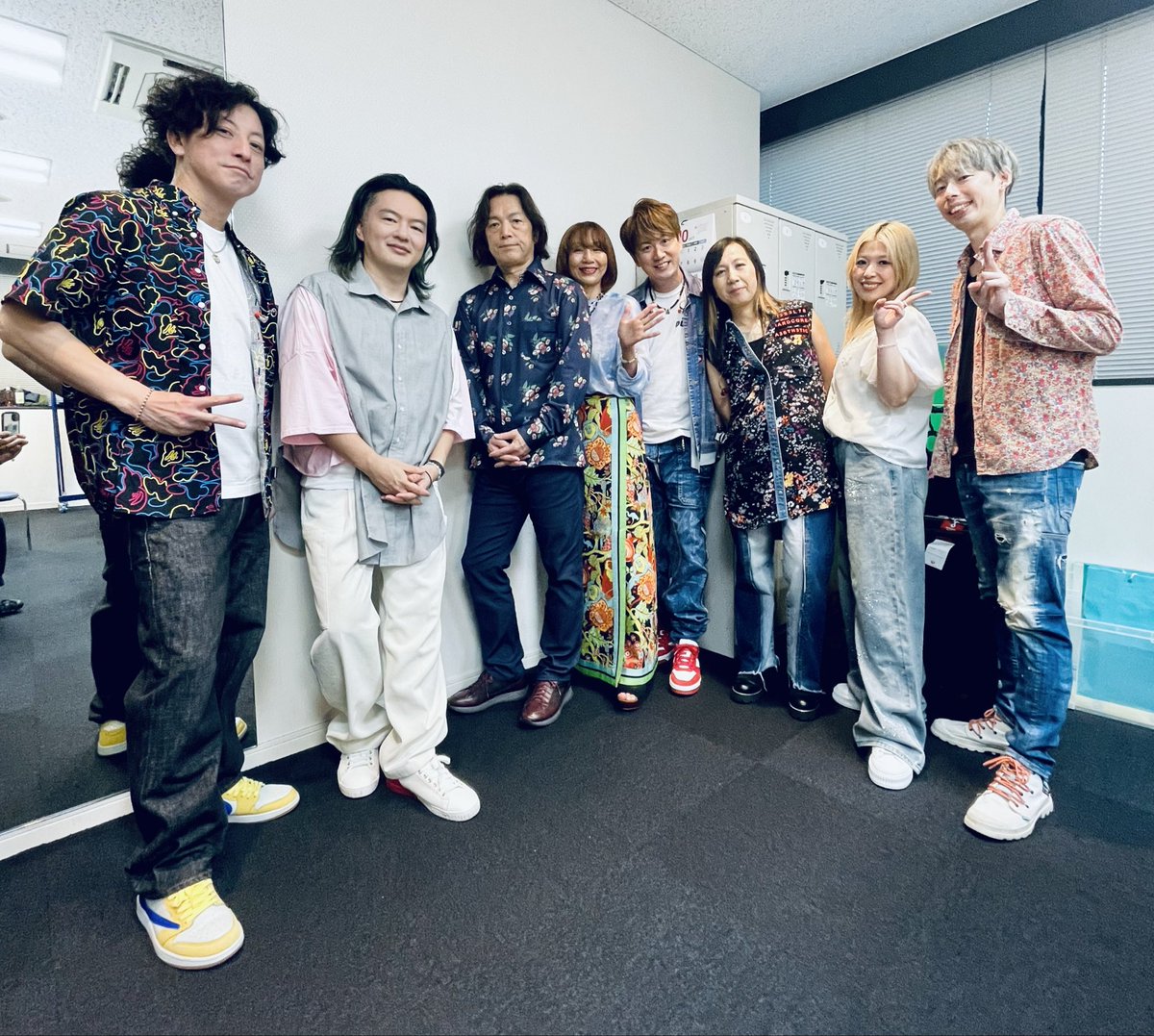 bazimama's tweet photo. 大盛り上がりのラストフライトは大気圏突破✈️
Chageさんカッコよかったーーー！！！
最高の時間をありがとうございました！

ワンスラメンバーでパシャリんこ♡

#ChageLiveTour2026
#theSoul https://t.co/KeZBGpCcfT