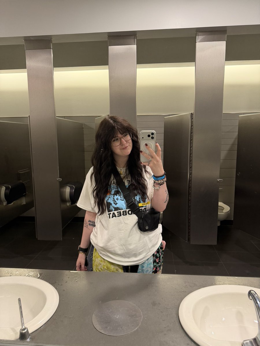 raeameliia's tweet photo. MEET YOUR OOMF!!!! ♫•*¨*•.¸¸♪✧
• name: rach / rae 
• sign: gemini 
• hobbies: reading, gaming, concerts, collecting
• birth flower: rose 
• fav drink: strawberry fruitopia, coke zero 
• fav animal: rabbits, foxes, cats
• comfort movie: httyd, thor ragnarok https://t.co/stD7v4EPGh