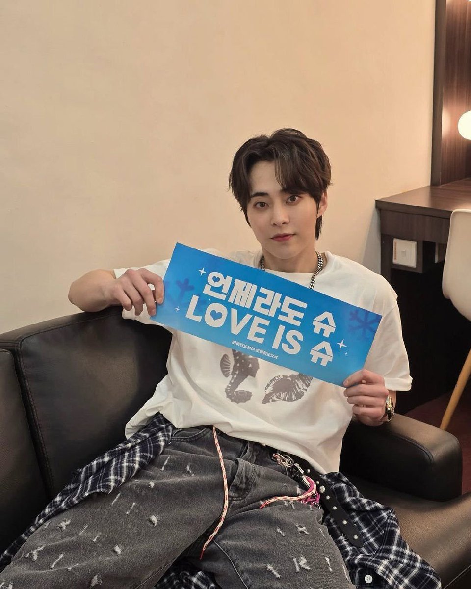 vegetovirulent's tweet photo. @DreamCJen Xiumin - Love is U https://t.co/OjMYFMbISb