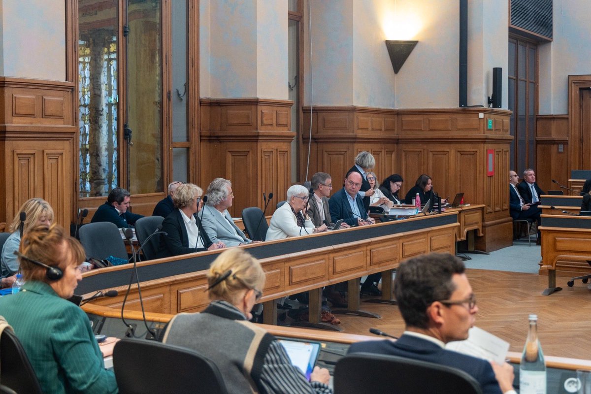 Dep_Loire42's tweet photo. [AD42] l’Assemblée Départementale s’achève par un vœux, en soutien aux sapeurs-pompiers du @sdis42, voté à l’unanimité ! Prochaine cession le 4 décembre prochain. https://t.co/lZD2ZuPxhO