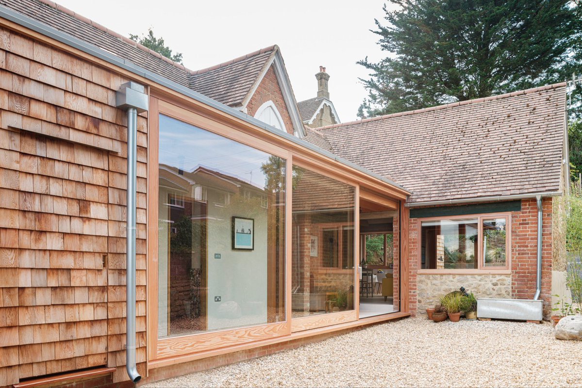 ALCoGroupUK's tweet photo. The clocks go back this Sunday ⏰🌙

3 ways to bring more light into your home:
☀️ Rooflights or a lantern roof
☀️ Bigger openings with bi-folds
☀️ An orangery

Which would you pick? https://t.co/cyTEhUU9RG