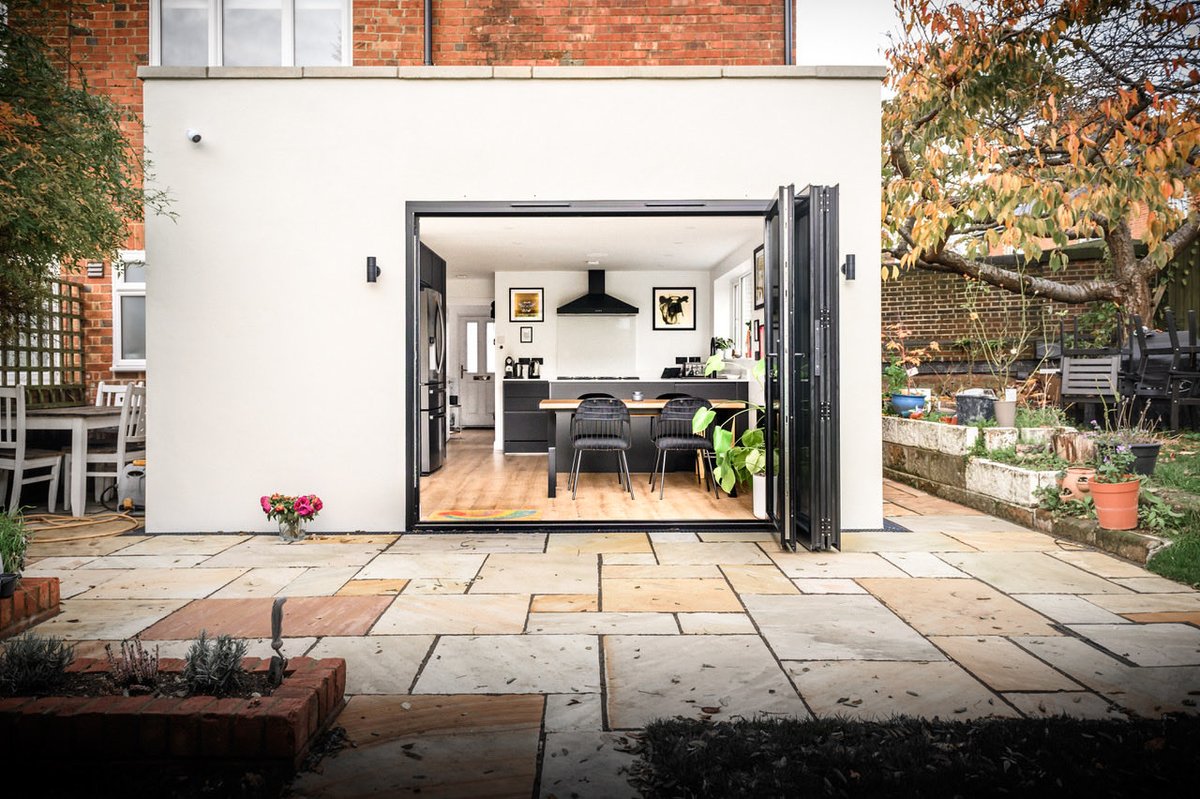 ALCoGroupUK's tweet photo. The clocks go back this Sunday ⏰🌙

3 ways to bring more light into your home:
☀️ Rooflights or a lantern roof
☀️ Bigger openings with bi-folds
☀️ An orangery

Which would you pick? https://t.co/cyTEhUU9RG