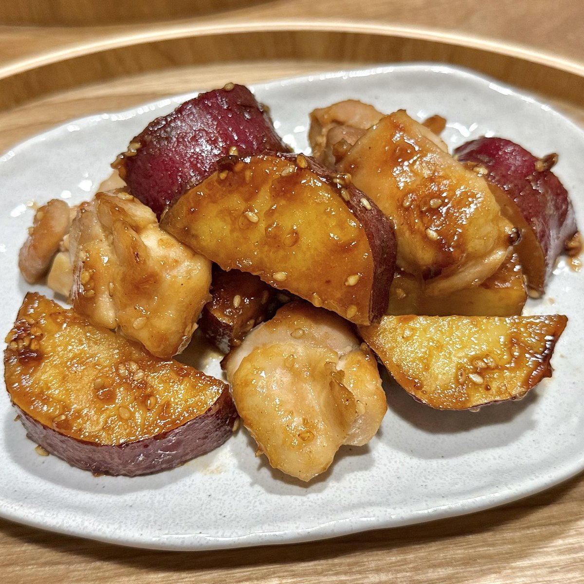 mainooyatsu's tweet photo. 倍量で作っても後悔しないおいしさ、さつまいもと鶏のごま味噌！これからの季節におすすめです🍠 https://t.co/nyJOHt1Yw2