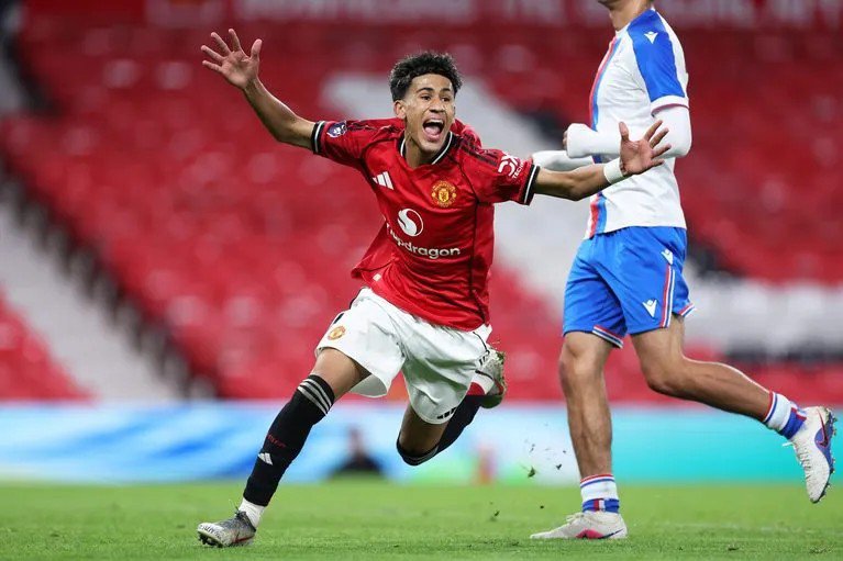 chr79396's tweet photo. Real Madrid confident of signing Manchester United prodigy after submitting official offer.
Madrid are increasingly confident of signing Manchester United wonderkid JJ Gabriel, but the Spanish giants must wait for the 16-year-old to make his final decision. https://t.co/LStmabmiCT