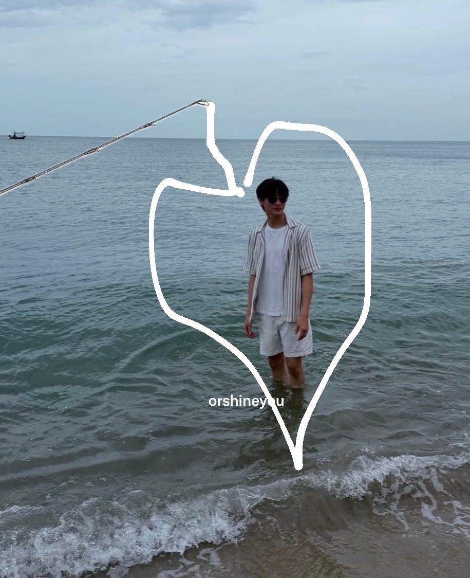 orshineyou's tweet photo. OMG ohmpawat, you get the rare one.. 

⚊ #ohming https://t.co/lqOnaDZ7Tm