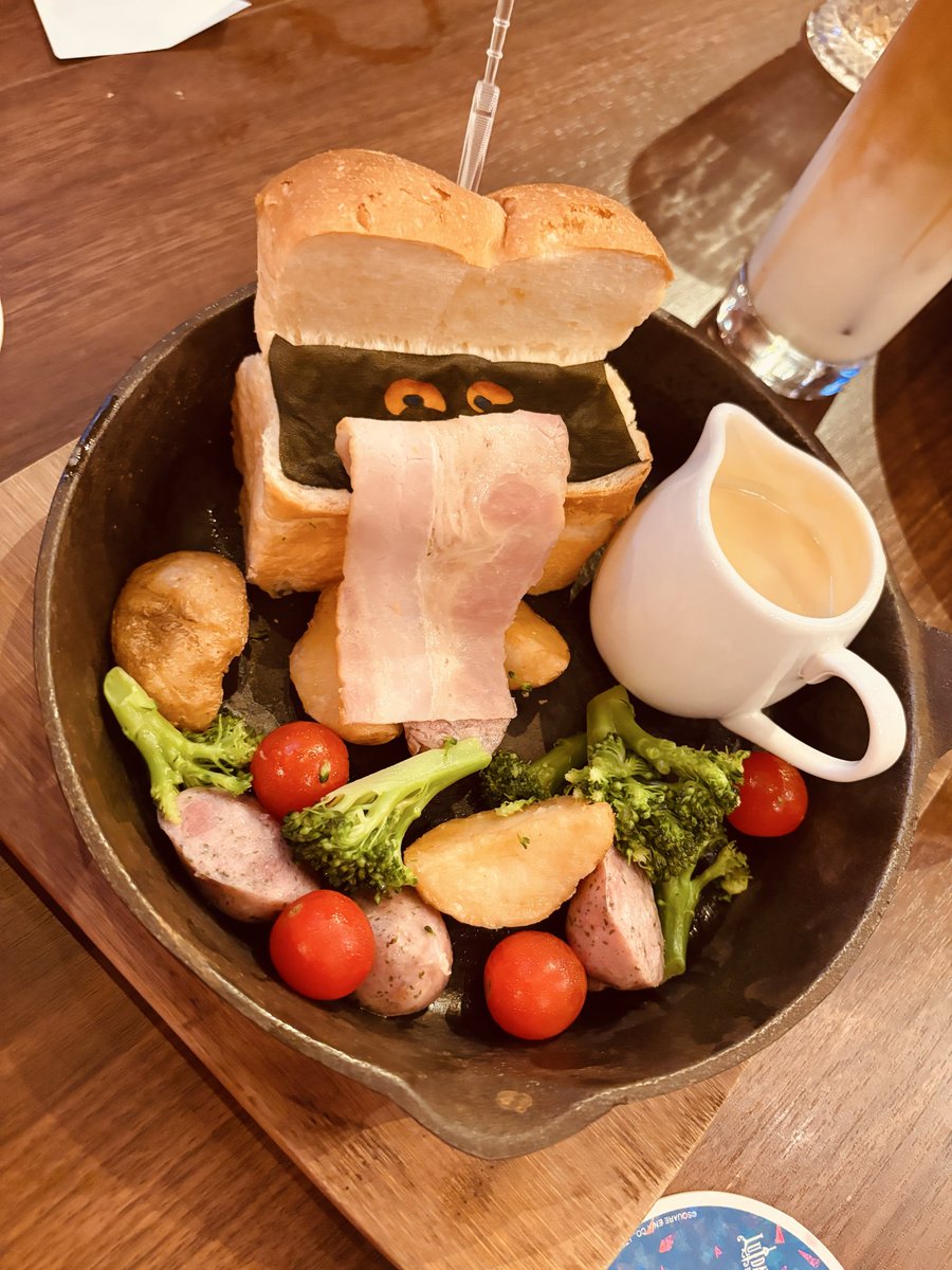 dqxdragon's tweet photo. ルイーダの酒場行ってきた！！
初めて行ったけど内装凝ってて感動🥹🥹
料理は全部美味しいし可愛くて幸せでした！！！また行きたい！ https://t.co/QE5gaZdaAB