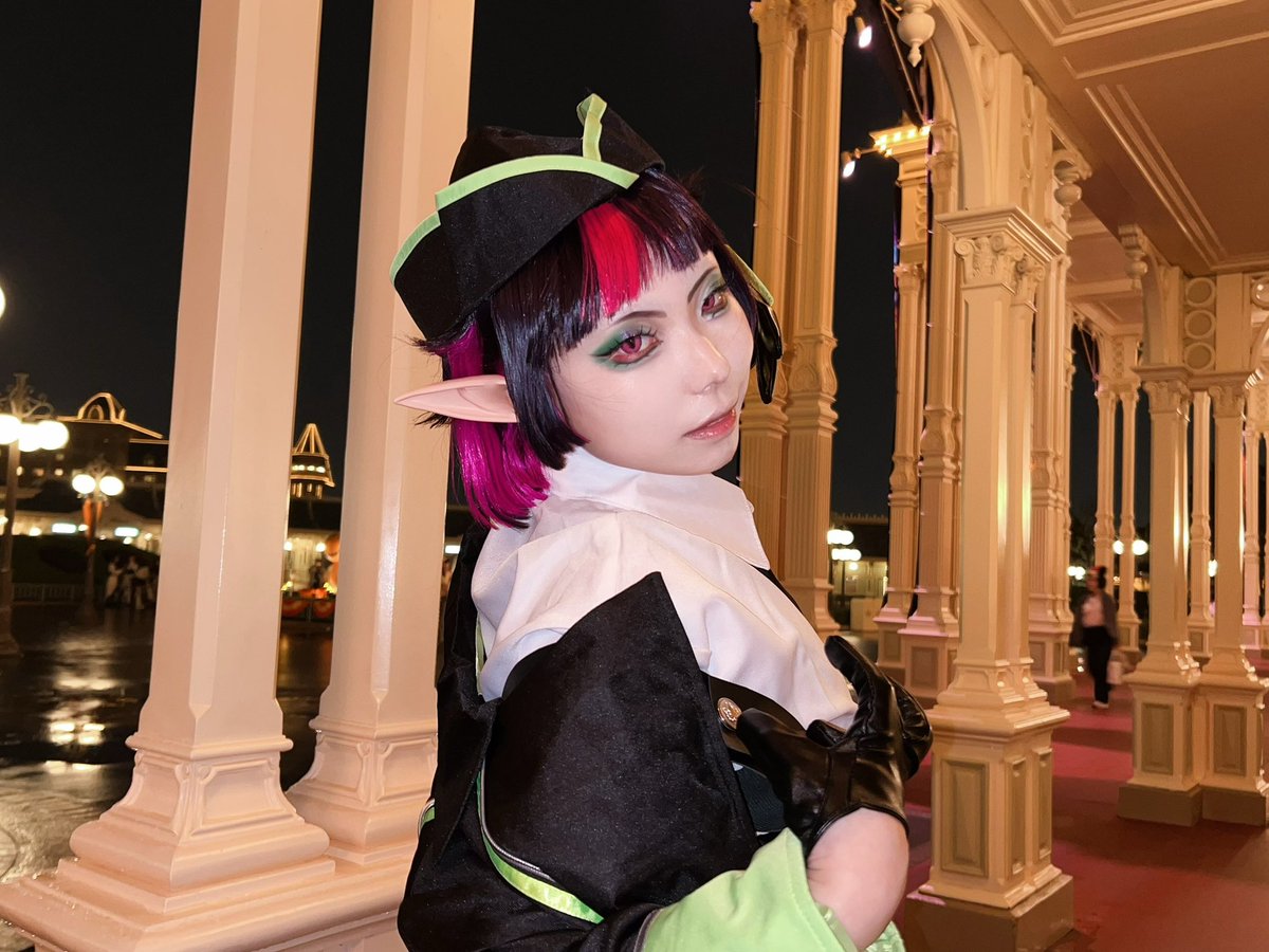 mugi_tolo's tweet photo. twst🦇

⋆. ݁┈┈┈┈┈┈┈┈┈┈┈┈┈┈┈݁.⋆

誘い_____

⋆. ݁┈┈┈┈┈┈┈┈┈┈┈┈┈┈┈݁.⋆

📸@peeenoji 
(※仮装期間中のお写真です)

 #Dハロ仮装2026 #Dハロtwst仮装 https://t.co/TT2B3HdnHQ