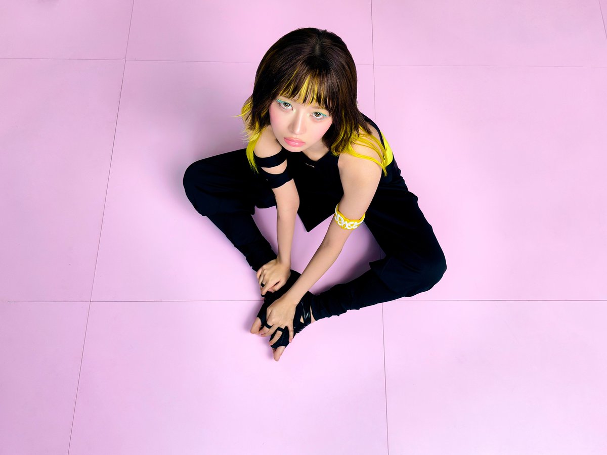 picsnaoirei's tweet photo. ‘HERO COMICS’ Concept Photo #REI 🦸‍♀️💥 https://t.co/CFF8bbcF0Q