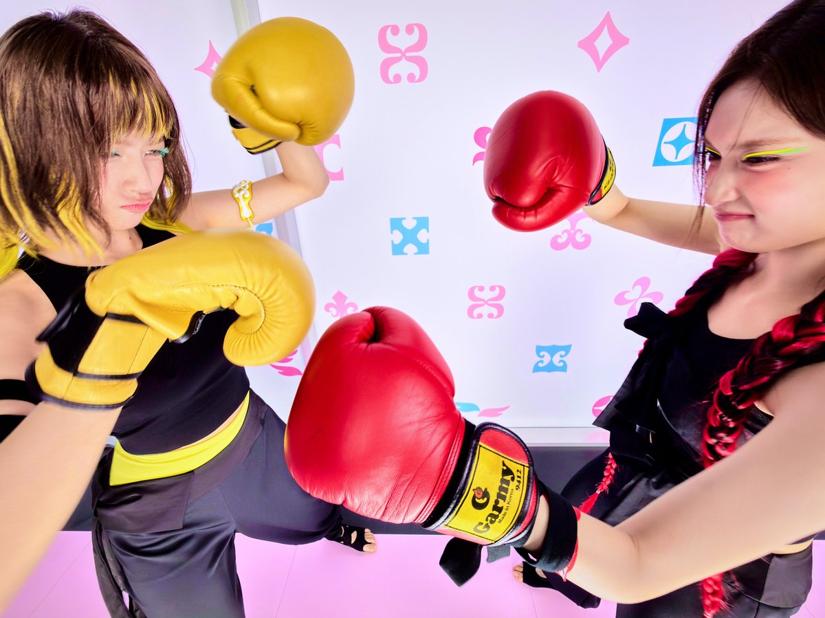 picsnaoirei's tweet photo. who will win? jean yellow or spider red 👊💥 https://t.co/WJVJYGlb8i