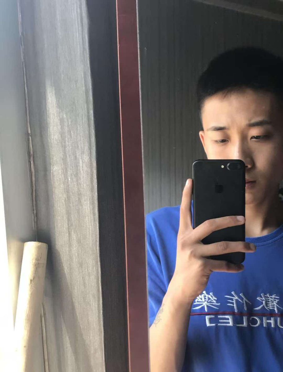 wumenglong0422's tweet photo. 0531 济南东有无绿帽夫妻或情侣，单女，想看你自己的骚逼老婆和女朋友被暴力打桩的 dd，武器大 https://t.co/XtPsJ3gjkl