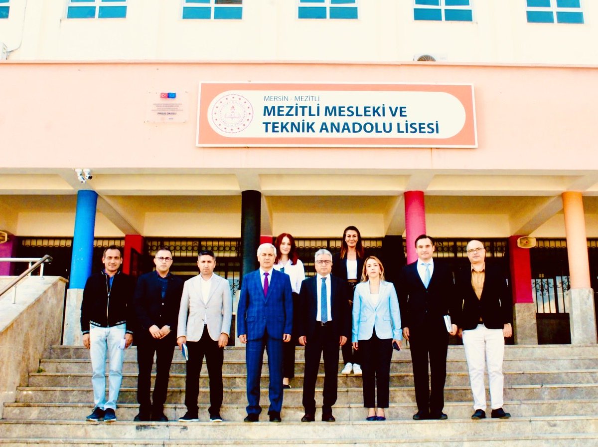mezitlikaymkmlg's tweet photo. Mezitli Kaymakamımız Sayın Murat ÖZTÜRK, Yusuf Kalkavan Anadolu Lisesi ile Mezitli Mesleki ve Teknik Anadolu Lisesini ziyaret etti.
Okulların genel durumu ve eğitim faaliyetleri hakkında bilgi alan Kaymakamımız, sınıfları ziyaret ederek öğrencilerin görüş ve taleplerini dinledi https://t.co/3XW9WKbCtE