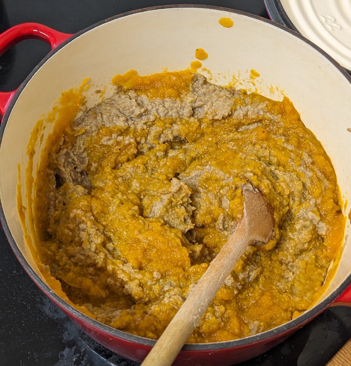 diseasedseren's tweet photo. making soup 🤩🤩🤩 https://t.co/5NAKXeSBTN