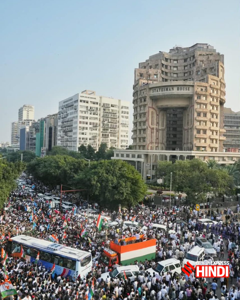 IEhindi's tweet photo. देश के मुख्य चुनाव आयुक्त ज्ञानेश कुमार के खिलाफ INDIA गठबंधन का मार्च, पहुंचे हजारों लोग. 

📍नई दिल्ली

Photos: Abhinav Saha, Indian Express https://t.co/ocPCcbXqBz