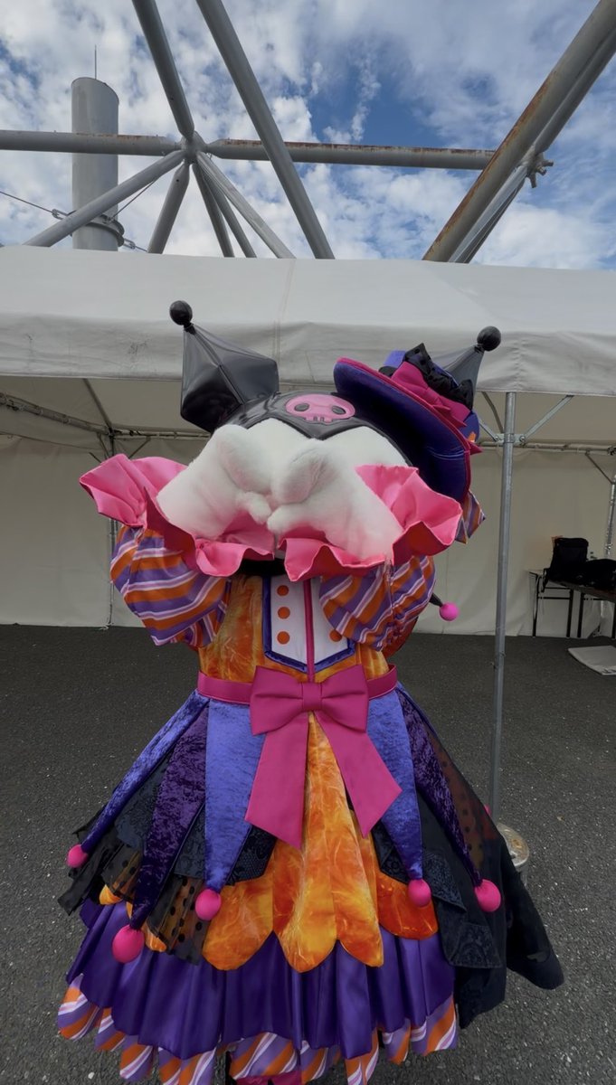 eminnie81118's tweet photo. ハロウィン衣装のクロミちゃん🎃@/SUITA FESTA

いぇーい🙌🏻のつもりで手出したら高速ハイタッチかましてくれて好きだった(    ᷄ᾥ ᷅  ︎🫶🏻)
ハートもありがとね🥹💞
秒すぎたけど好きが伝わって嬉しかった💃🏻🕺🏻
幸せなひとときでした🕔⸝⋆⸝⋆ https://t.co/h35eF1CAiK