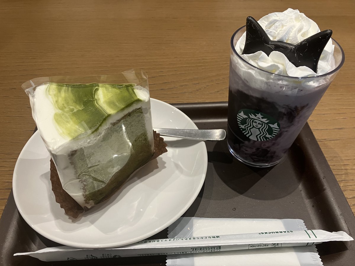 nico501486190's tweet photo. やっぱり黒猫だよね、ケーキ美味しかったあ https://t.co/a7Qb29lycc