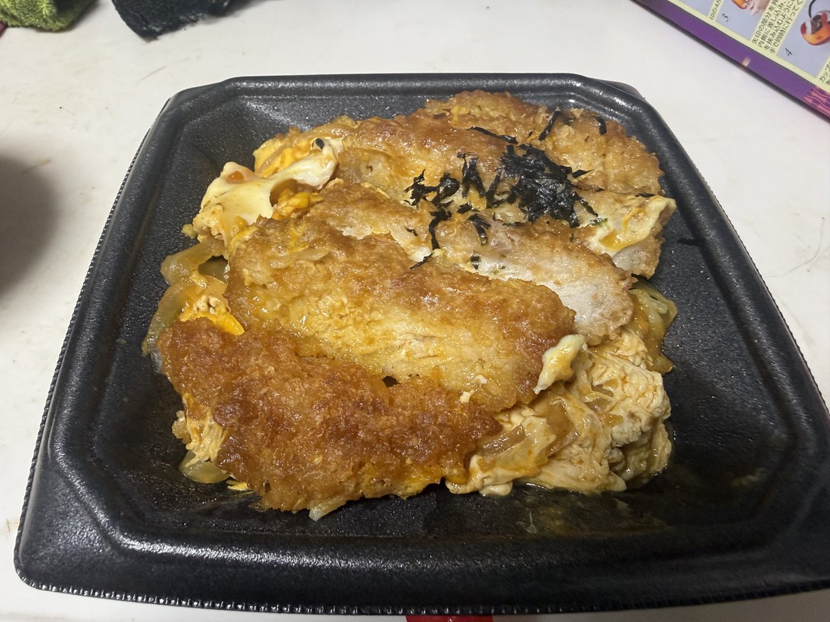 paindante17's tweet photo. 277円のロースかつ重安すぎやろ！　

トースターで焼くと更に美味くなるー　

これアメリカなら5000円以上するぞ4700円儲かったわー🇺🇸 https://t.co/8PzBbE3OgT