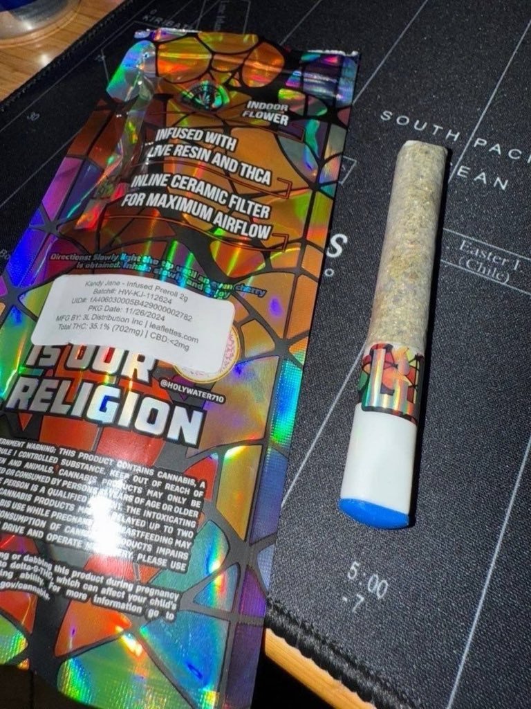 Weed_Daily1's tweet photo. My weed so good and i'm just gonna smoke some, cheers!😆

🌬️🌿✨
#drugstwt #drugtwt #weedtwt #smoke
#animalcookies #stonerfam  #CannabisCommunity #weedmob #420community #420friendly #weedsmokers #WeedLovers https://t.co/jH8vwpuq5e