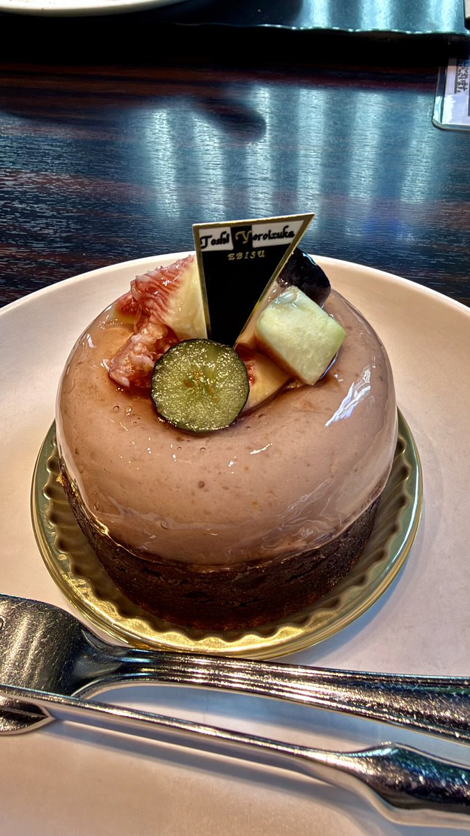 fionajanuarina's tweet photo. 今日はひこにゃんがここ滋賀に来ましたฅ( ˙꒳​˙ ฅ)
彦根城がいよいよ世界遺産へ🏯

ランチ&amp;スイーツはトシ・ヨロイヅカ🍰໒꒱

予定通りに過ごせた至福の休日🙏 https://t.co/8DL3yOhazV