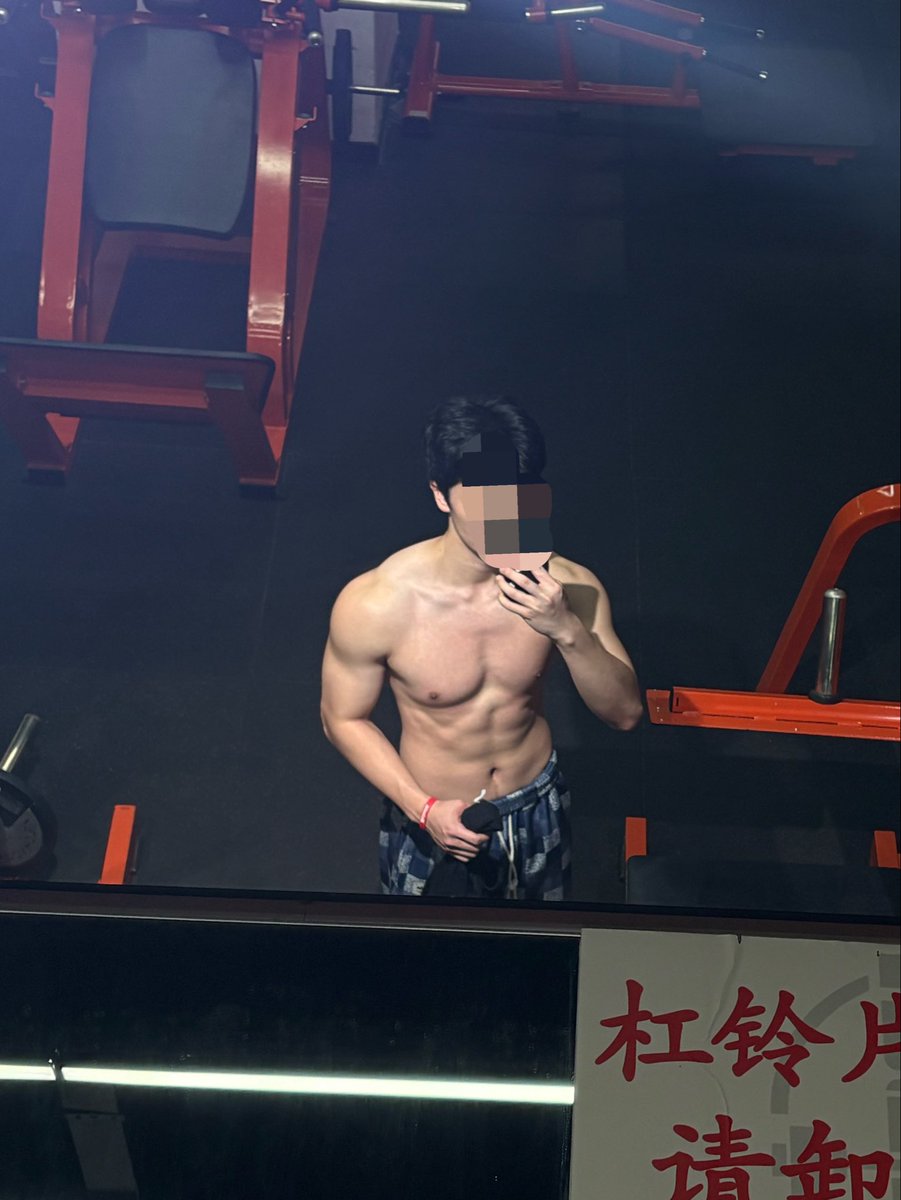 lixingyang8961's tweet photo. 发这么久没人聊天 我要冻感冒了🤧 https://t.co/E7qfiGk4Pf