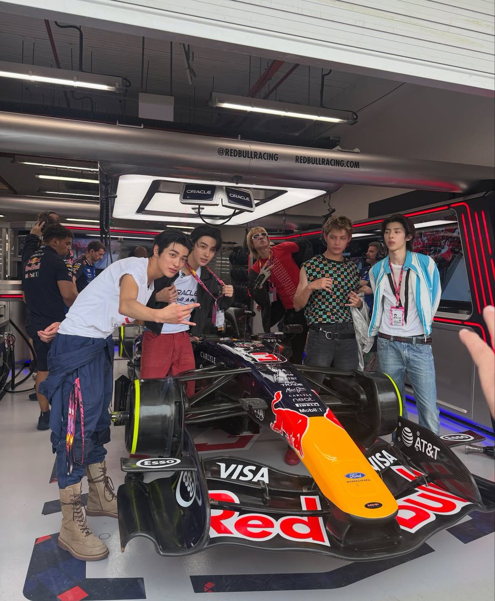 eomcoertis's tweet photo. CORTIS at the Redbull Racing garage 🏎

#CORTIS #코르티스 https://t.co/FQisDaH3lM