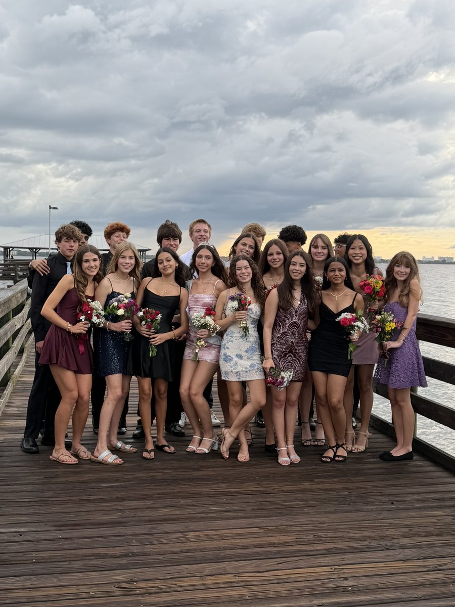 cyairahansen's tweet photo. Sophomore homecoming 🥀 https://t.co/TsjrBPSq99