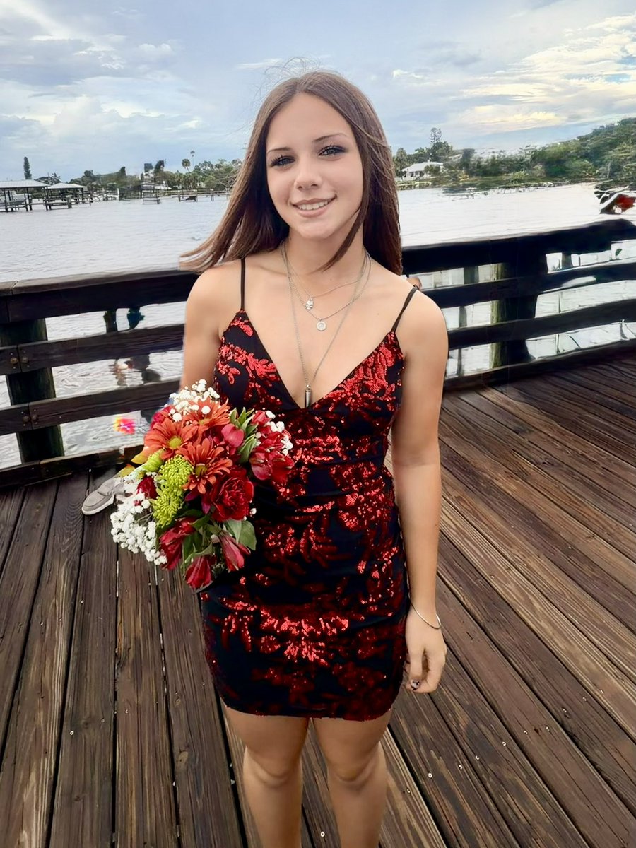 cyairahansen's tweet photo. Sophomore homecoming 🥀 https://t.co/TsjrBPSq99