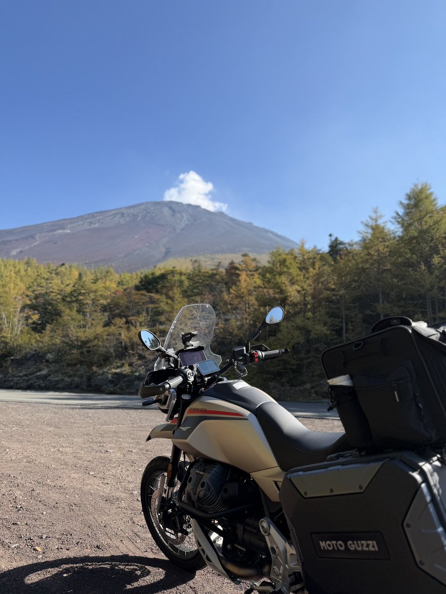 V7seTk's tweet photo. 富士山へ🗻🗻🗻 https://t.co/UmOk8y2WaR