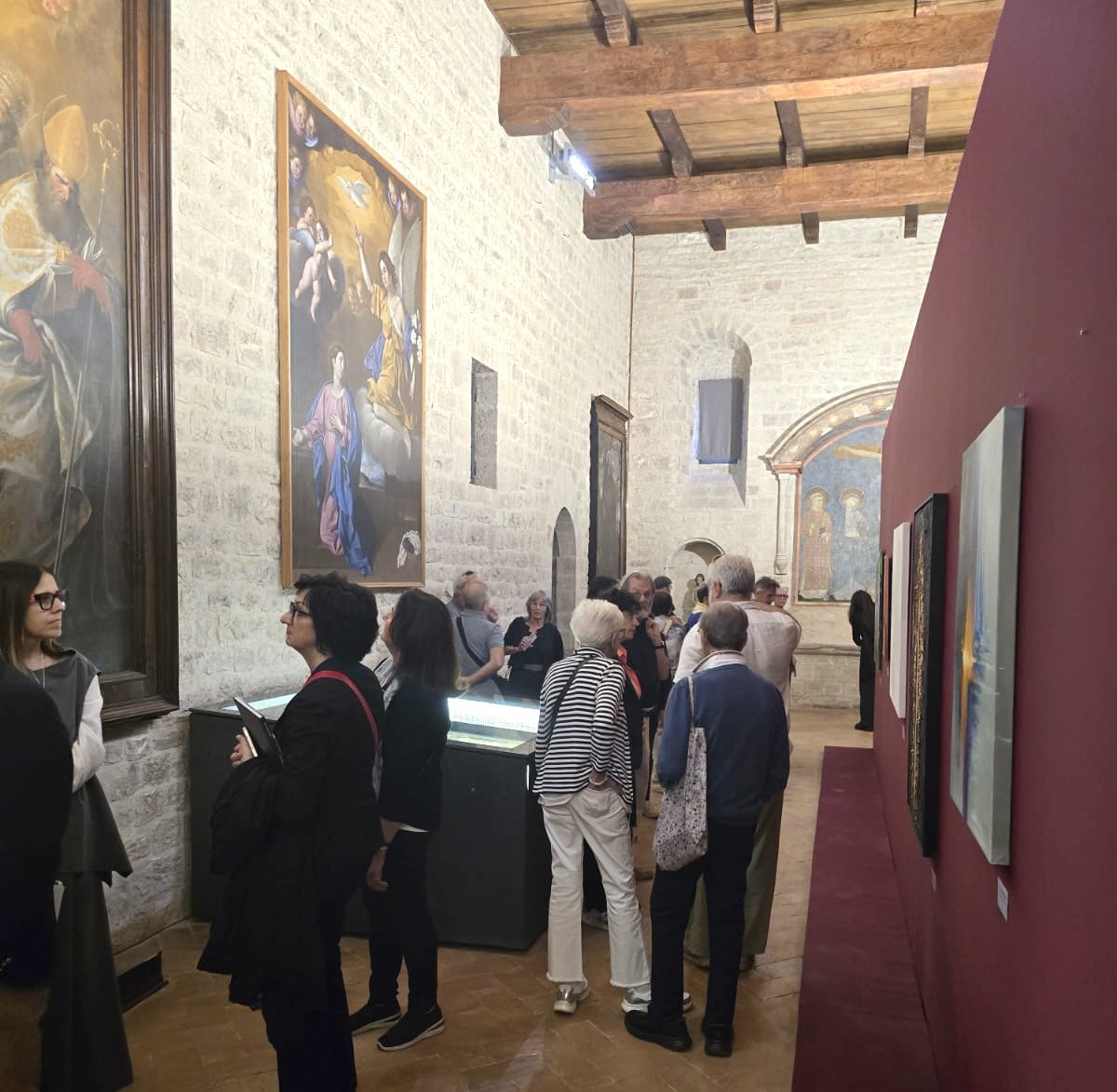 GPuntelli's tweet photo. Cari Maestri - omaggio alla spiritualità francescana: continuano le visite e la divulgazione sui media per la mostra di riferimento sul dialogo fra arte contemporanea e spiritualità francescana, con le opere di alcuni dei maestri più autorevoli a livello nazionale ed internazionale, il tutto documentato da un catalogo istituzionale in 200 copie da collezione e dalla sua versione in inglese divulgata in decine di Paesi. Le tre location, la Chiesa di Santa Maria Nuova, il Museo Diocesano e la Galleria Taverna dei Capitani di Palazzo dei Consoli, sono visitabili fino al 4 novembre. Presento il Museo Diciesano, sede delle opere informali, astratte e geometriche della mostra, clicca qui https://t.co/ix29ERQkDW