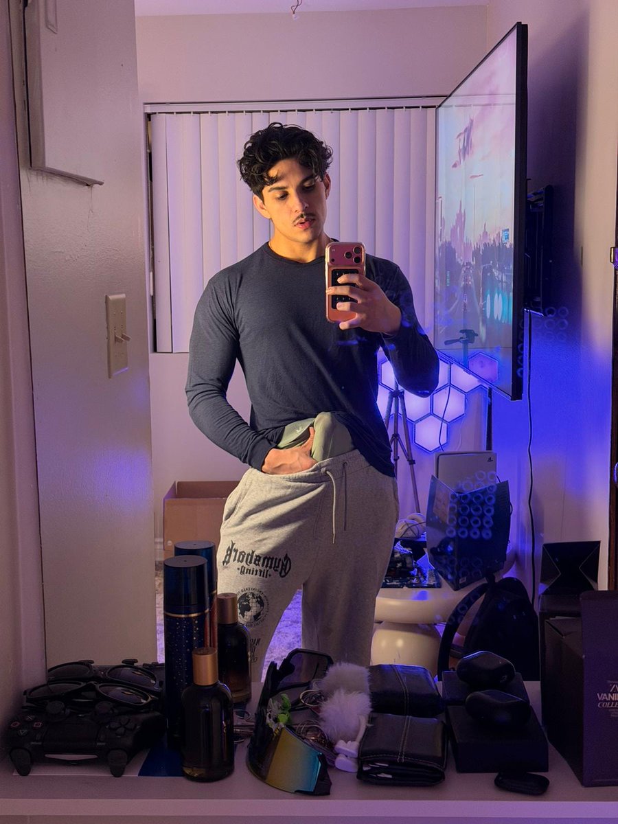 TipsInfoGadget's tweet photo. everyone says they're straight til this post https://t.co/QWlWZwwGuC