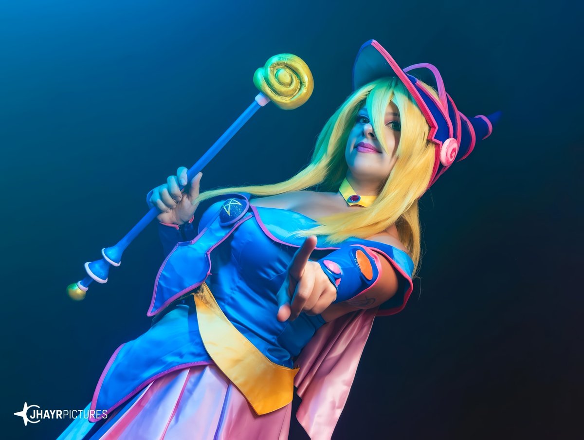 KanuGamerGirl's tweet photo. Cosplay Dark Magician Girl 💖✨ lo llevé el domingo en @Japan_Weekend Madrid. Me gustó mucho hacer este cosplay, del anime de Yu-Gi-Oh!🥰💕

• Fotógrafo: Jhayrpictures📸
• Cosplayer: @KanuGamerGirl 🩷✨

#yugioh #darkmagiciangirl #cosplay
#magaoscura #cosplayer #cosplaygirl https://t.co/EMcgStUYDZ
