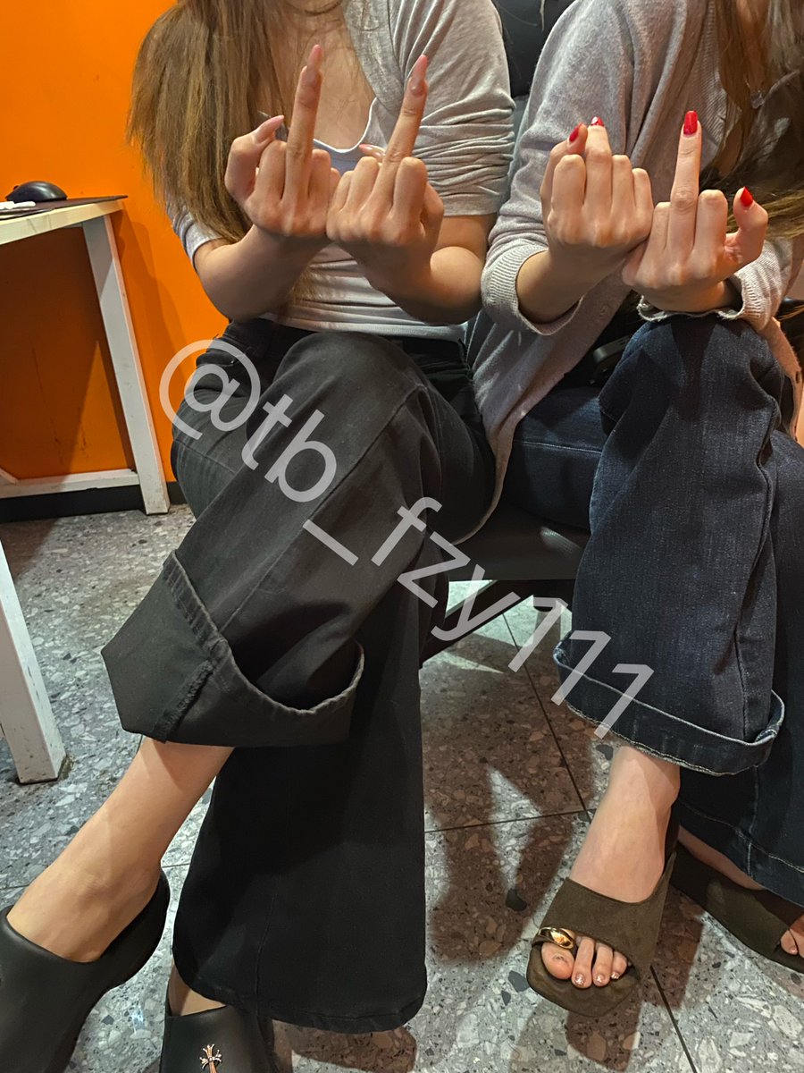 tb_fzy666's tweet photo. Address：上海静安区
Age：20/20
Height ：162/170
Weight ：82/94
Tags：女大学生、双人调教、磕头跪拜、扇巴掌、闻脚、舔脚、玉足
@SXHCL @XSGCM@SUOXV @SUOSX https://t.co/Uuwa2SGKvX